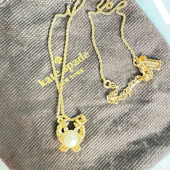 KATE SPADE Gold tone and pearl/rhinestone crab necklace 20 inches with bag - Picture 2 of 7